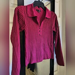 Ribbed V-Neck Polo Sweater in Berry